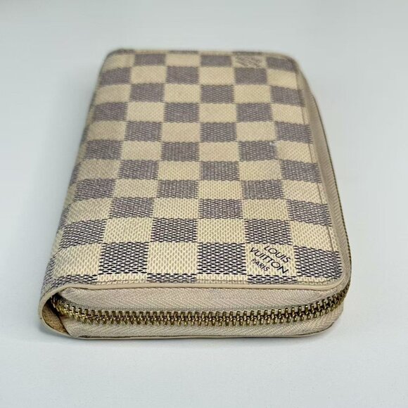 Louis Vuitton Damier Azur Wallet with Classic Checkerboard Design - Picture 3 of 8
